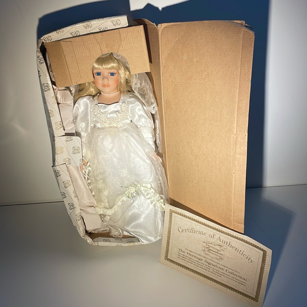 Vintage Heritage signature collection Bride porcelain doll. Collectors item